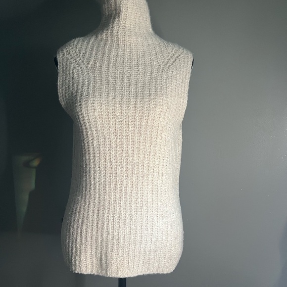 VINCE Cashmere Mock-neck Sleeveless
Sweater in Oatmeal Tan. Size XS. EUC - Picture 7 of 14